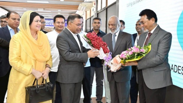 জাতিসংঘ সফর শেষে দেশে ফিরেছেন প্রধানমন্ত্রী তারেক রহমান